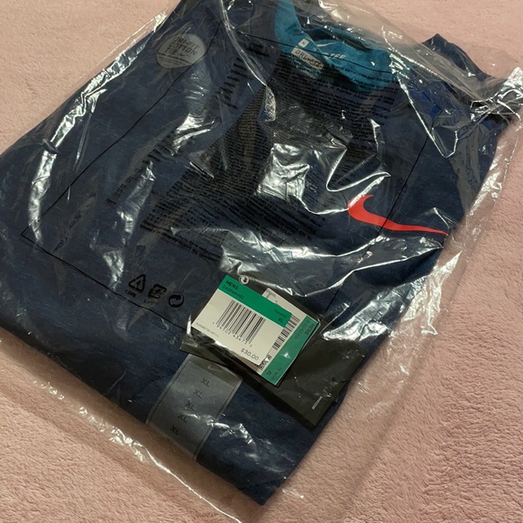 Nike Dri-FIT Training Tee - Picture 2 of 5